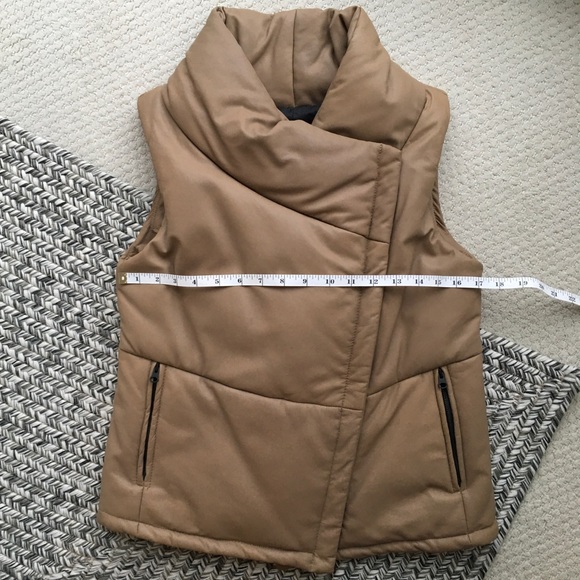 Danier - Leather Thinsulate Vest - Picture 8 of 9